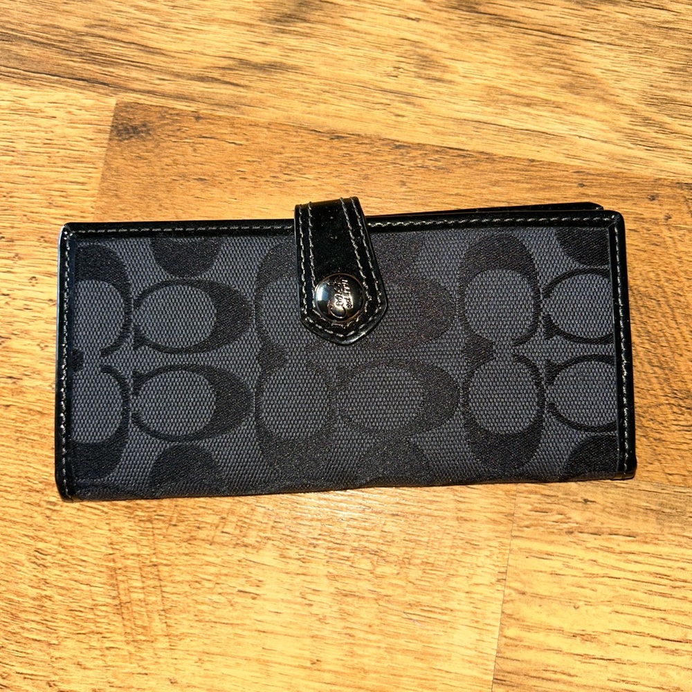 Coach Outlet Wallet Black C Logo w Patent Trim & Silver Button